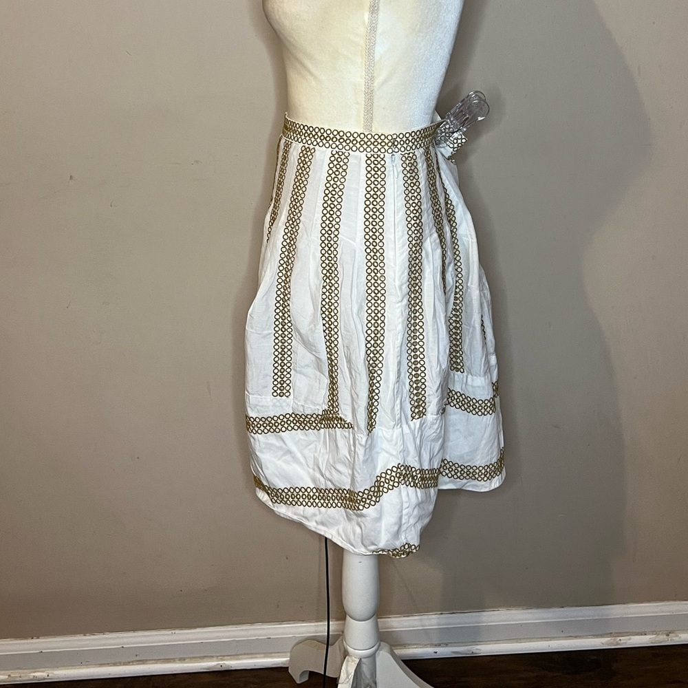 ⭐️ 3 For $15 BCBGMAXAZRIA White and Gold Women's Skirt - Picture 3 of 6